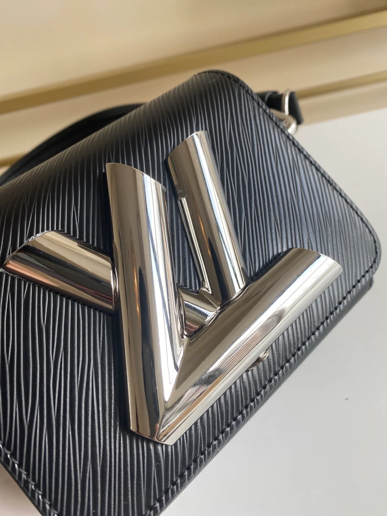 루이비통 트위스트 락 XL 백 M22296