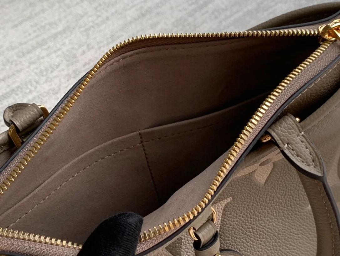 루이비통 트라이아논 PM 백 M46585