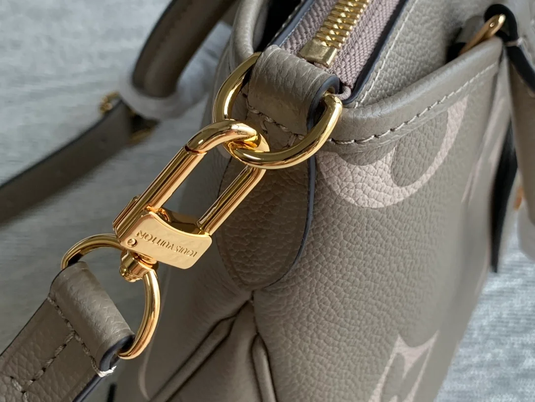 루이비통 트라이아논 PM 백 M46585