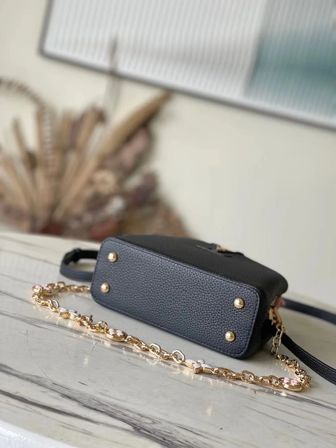 루이비통 카퓌신 미니 백 M22512