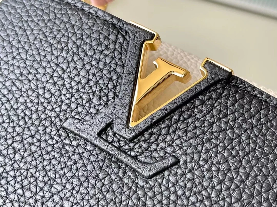 루이비통 카퓌신 미니 백 M22512