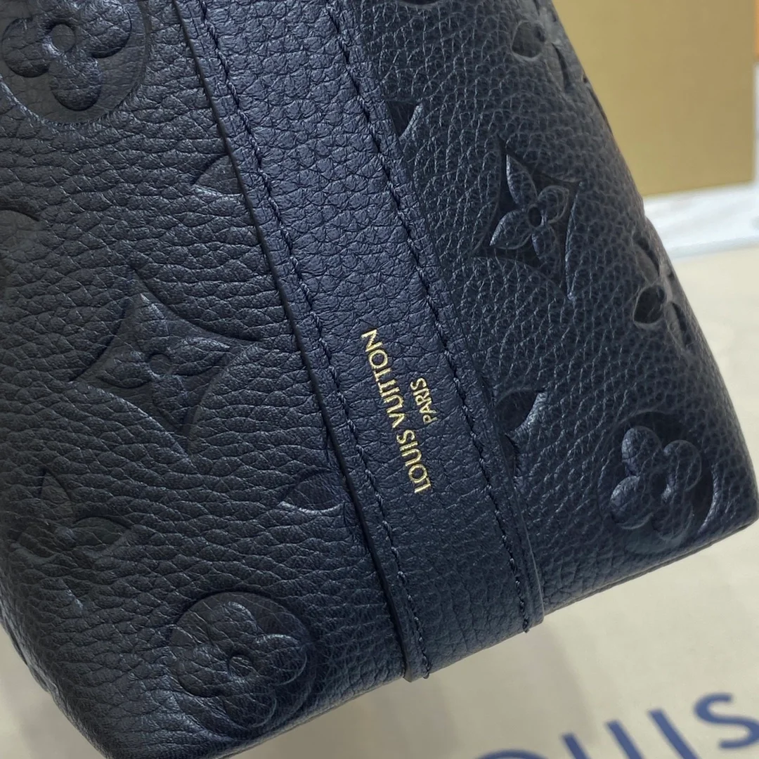 루이비통 삭 스포츠 핸드백 M46610