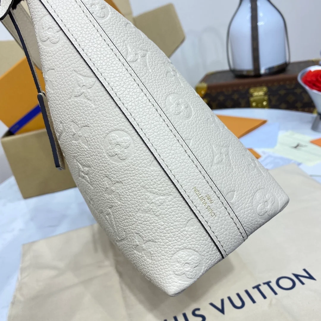 루이비통 삭 스포츠 핸드백 M46609