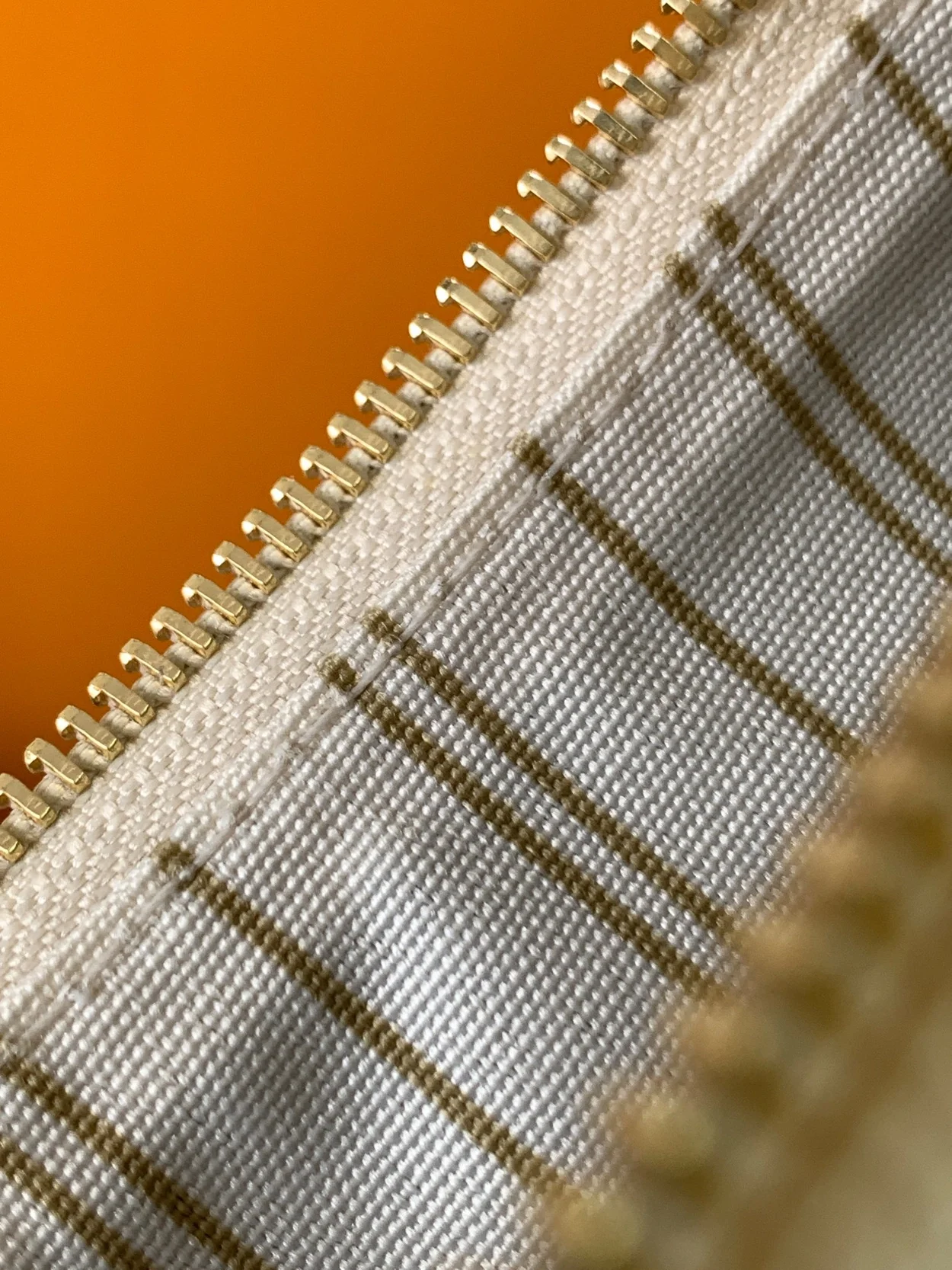 루이비통 이지 파우치 온 스트랩 M81066