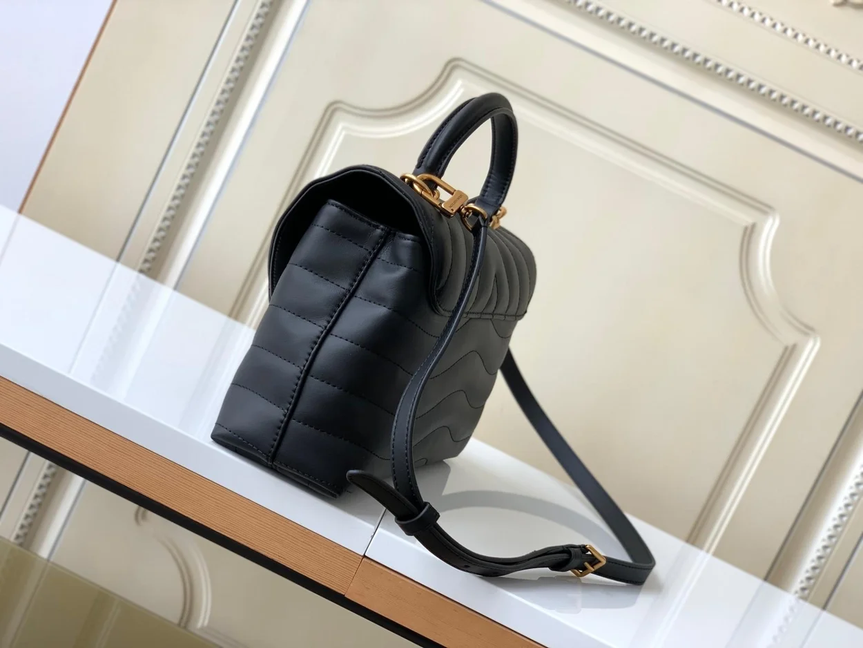 루이비통 홀드 미 블랙 M21720