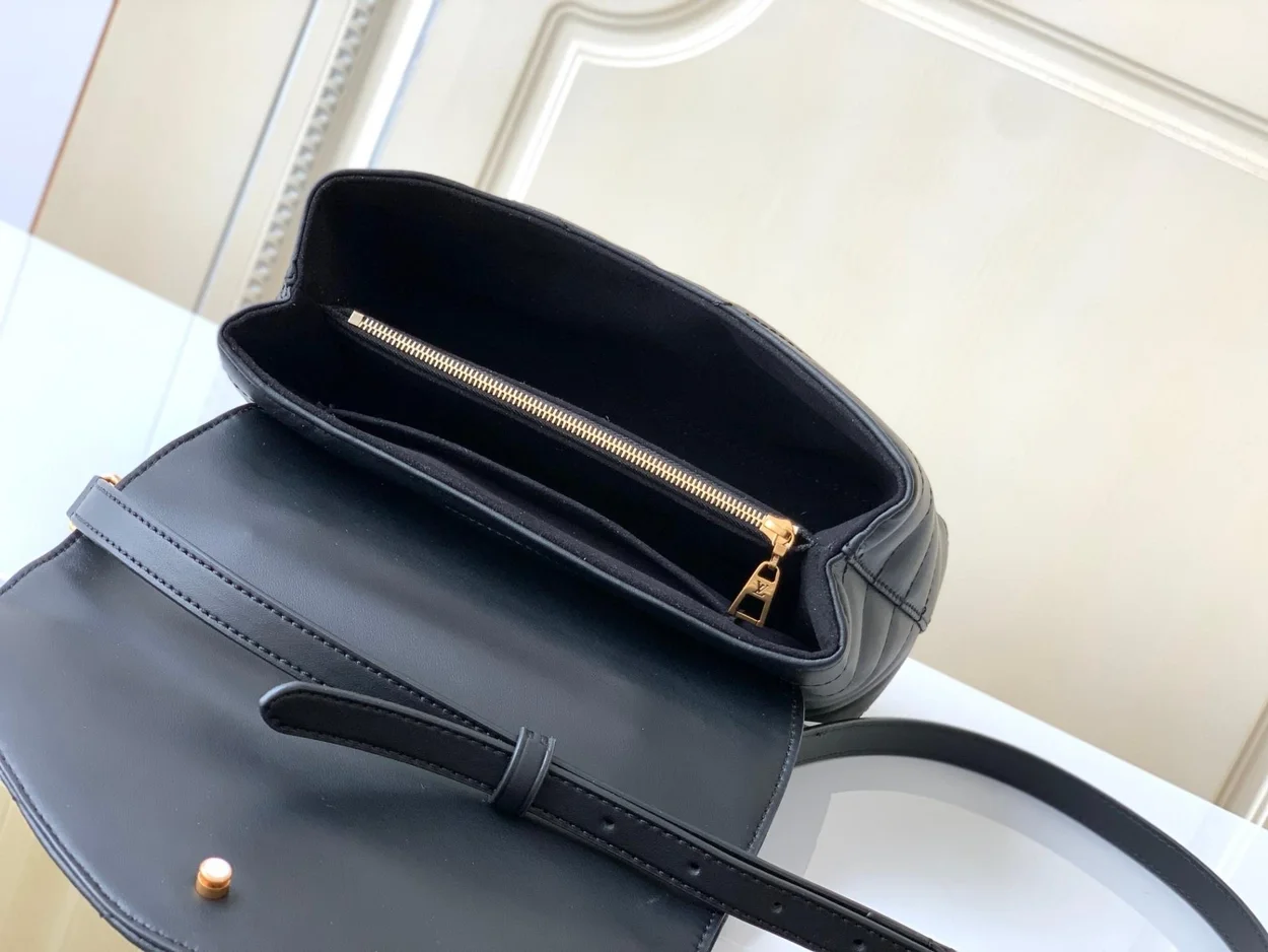 루이비통 홀드 미 블랙 M21720