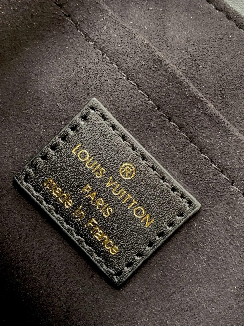 루이비통 홀드 미 블랙 M21720