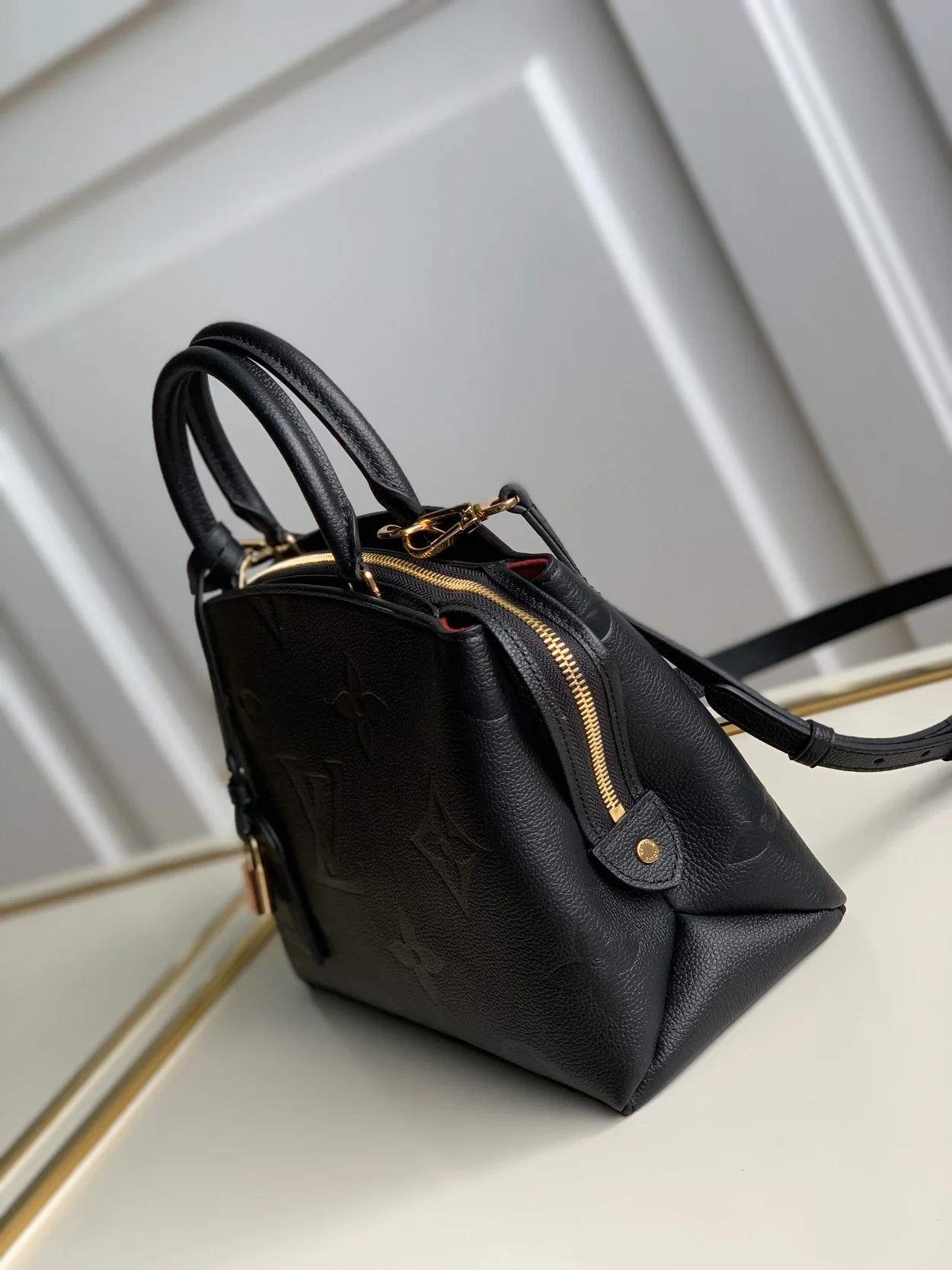 루이비통 쁘띠뜨 팔레 백 M58916