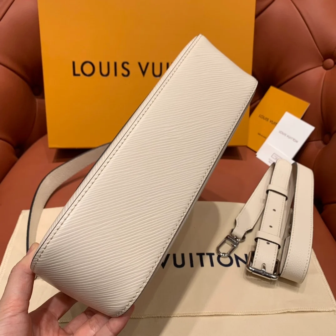 루이비통 마렐 에피 쿼츠 M80688