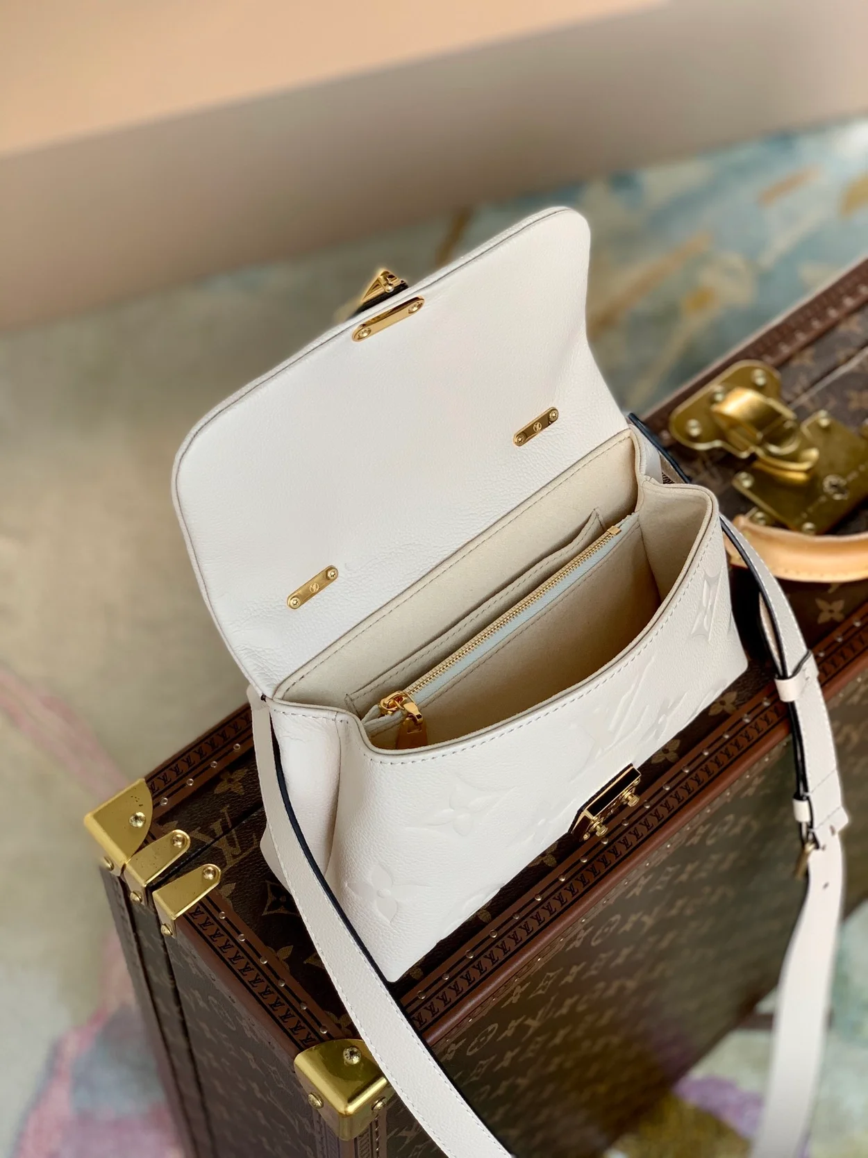 루이비통 마들렌 BB 크렘 베이지 M46008