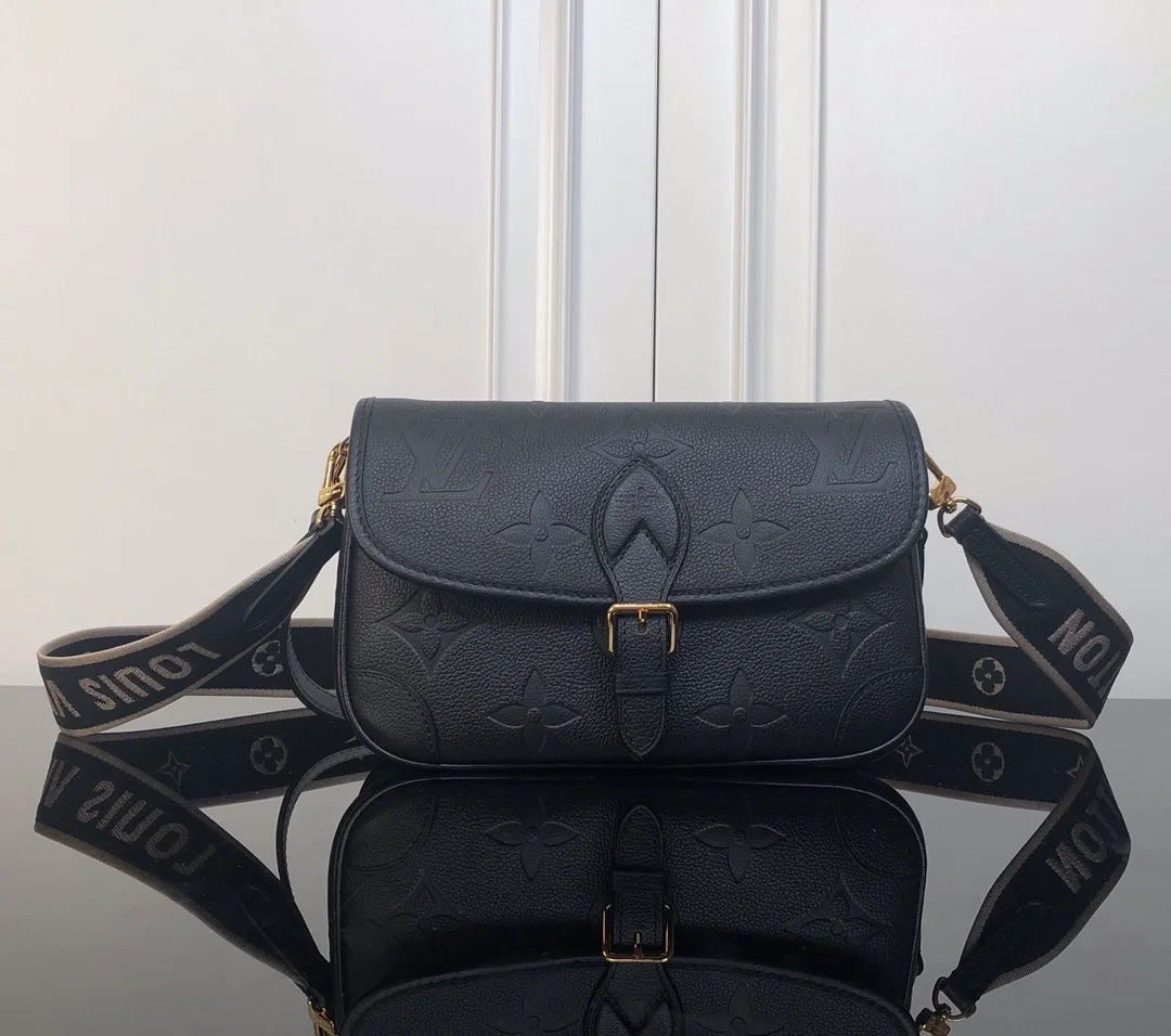 루이비통 다이앤 앙프렝뜨 모노그램 백 M46386