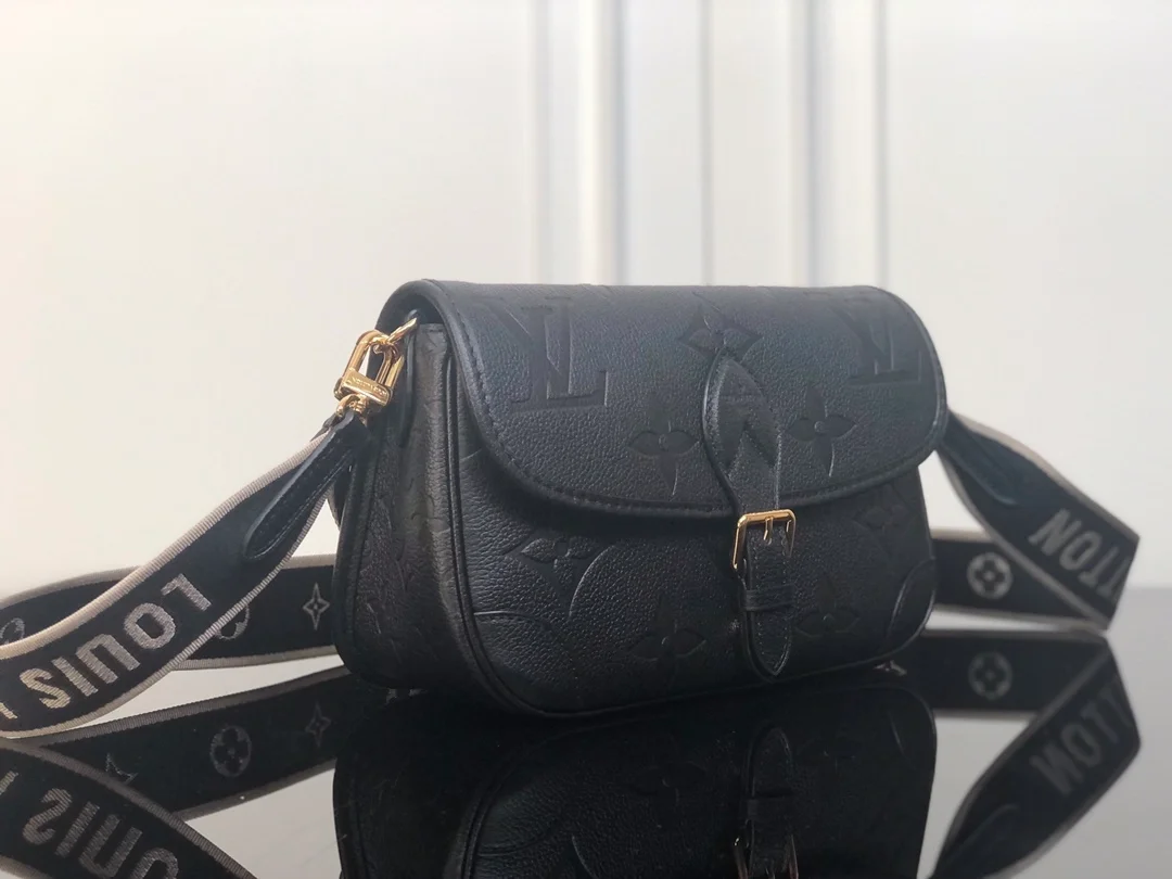 루이비통 다이앤 앙프렝뜨 모노그램 백 M46386