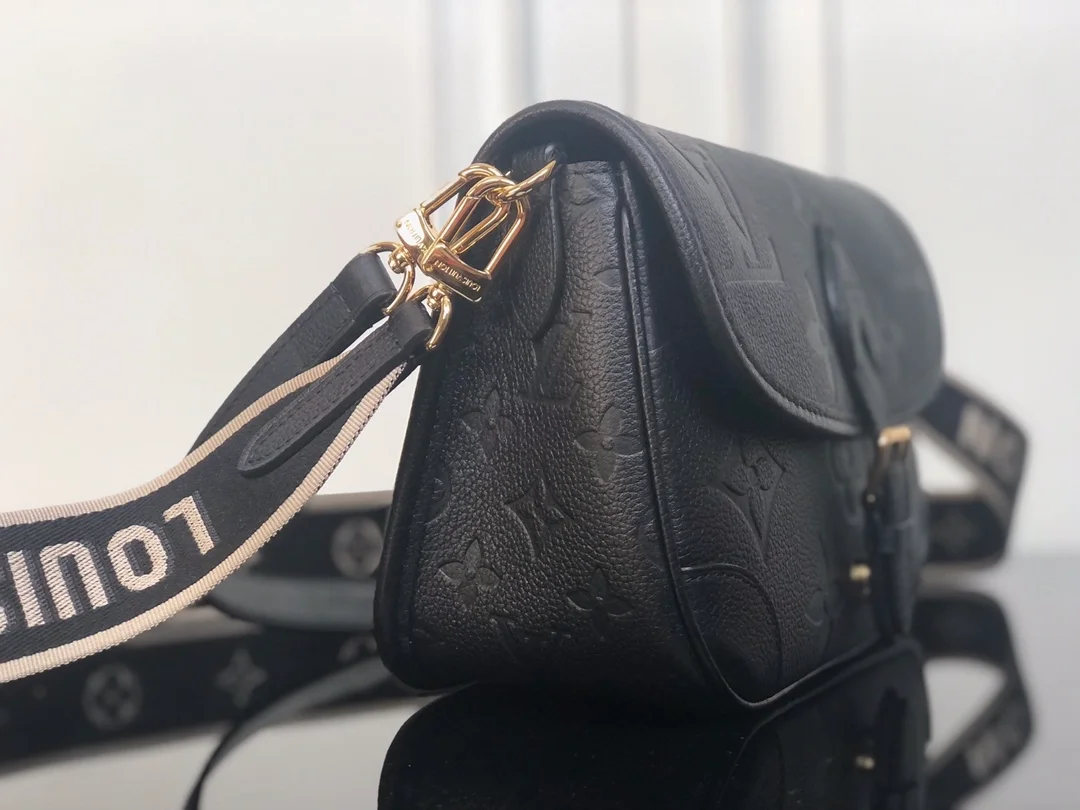 루이비통 다이앤 앙프렝뜨 모노그램 백 M46386
