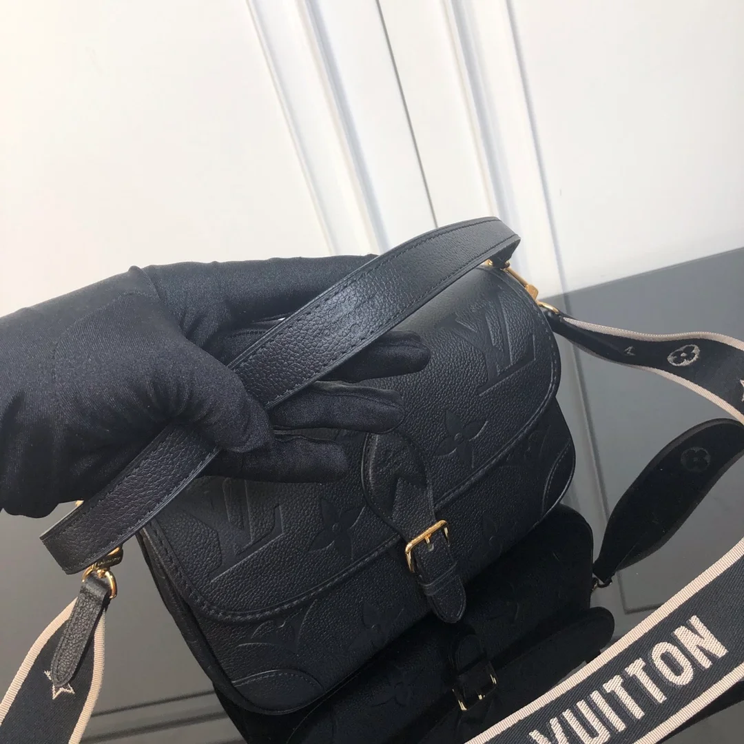 루이비통 다이앤 앙프렝뜨 모노그램 백 M46386