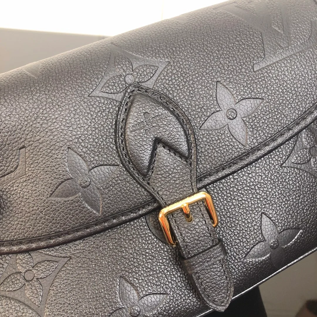 루이비통 다이앤 앙프렝뜨 모노그램 백 M46386