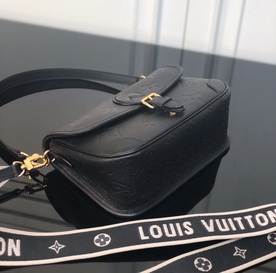 루이비통 다이앤 앙프렝뜨 모노그램 백 M46386