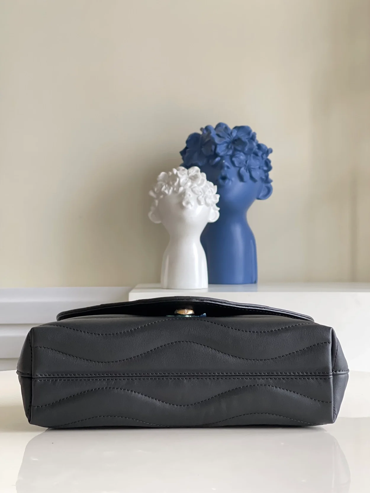 루이비통 뉴 웨이브 체인 백 M58552