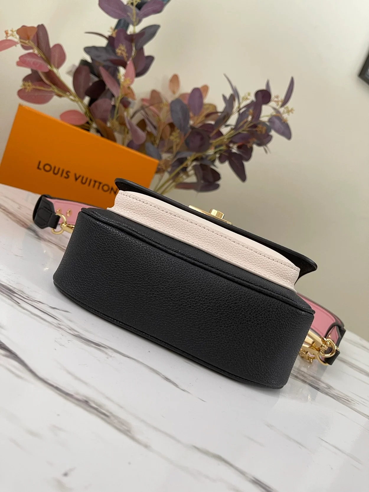 루이비통 락미 텐더 핸드백 M58554