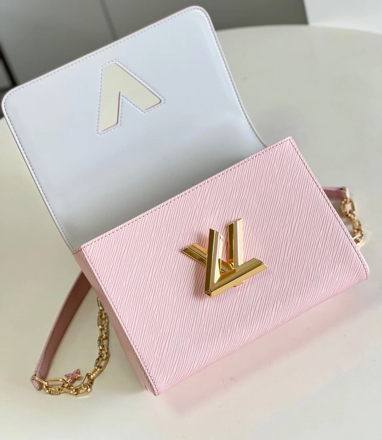 루이비통 트위스트 에피 MM M21605