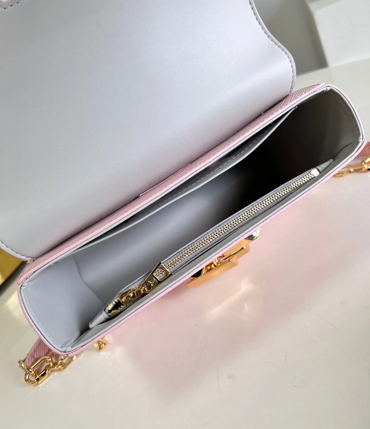 루이비통 트위스트 에피 MM M21605