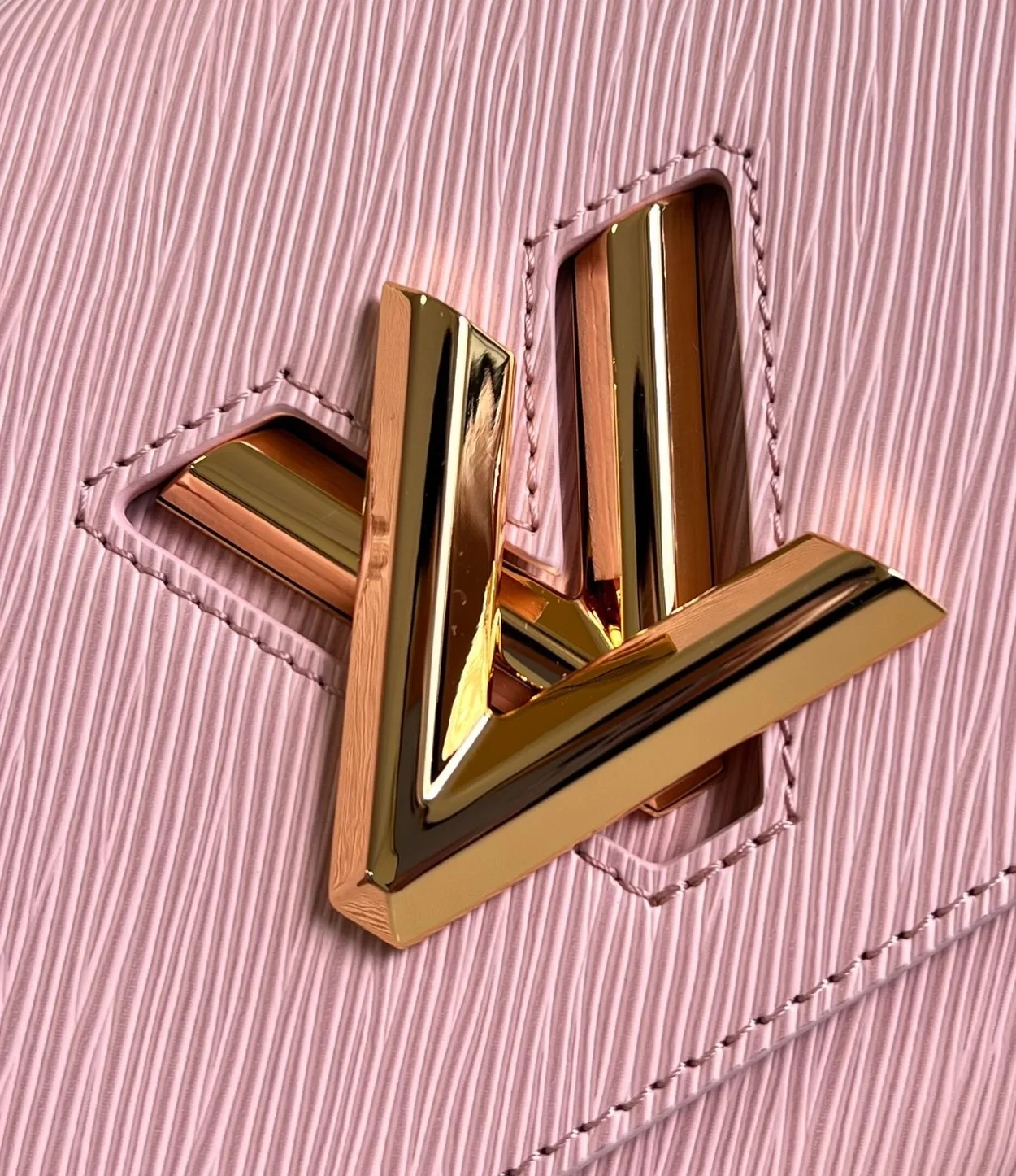 루이비통 트위스트 에피 MM M21605