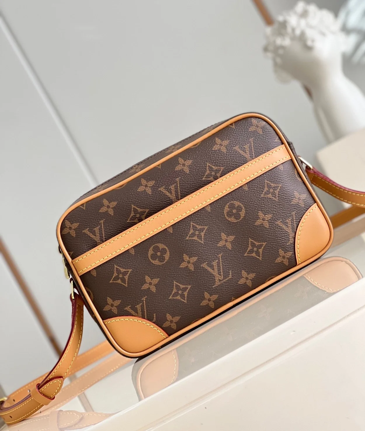 루이비통 트로카데로 모노그램 27 백 M51276