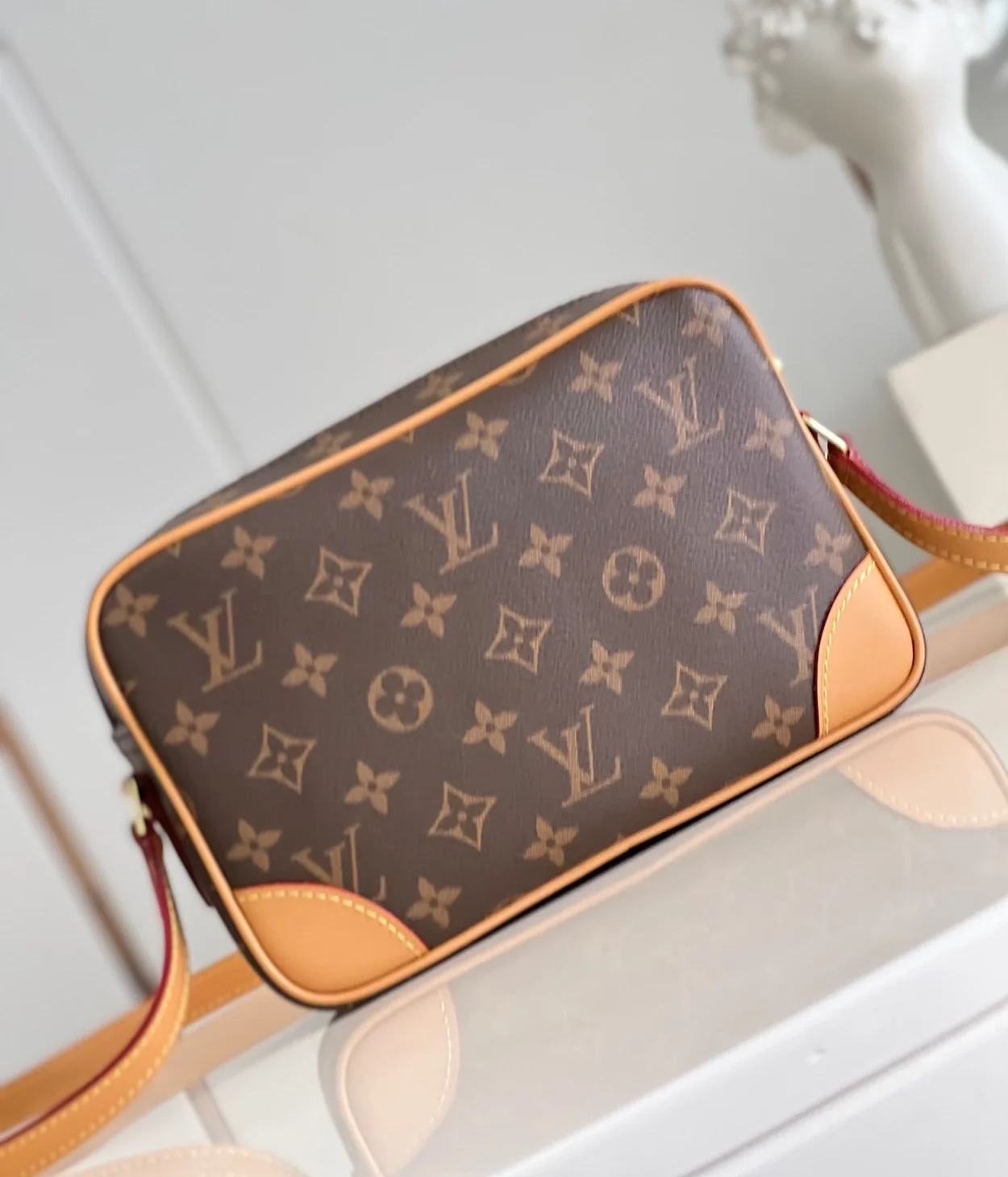 루이비통 트로카데로 모노그램 27 백 M51276