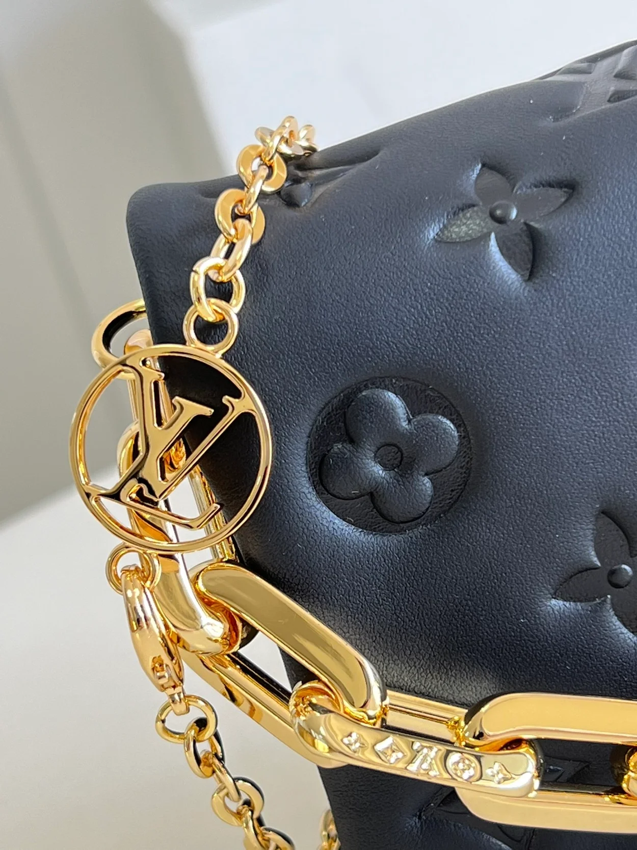 루이비통 쿠상 체인백 M81125