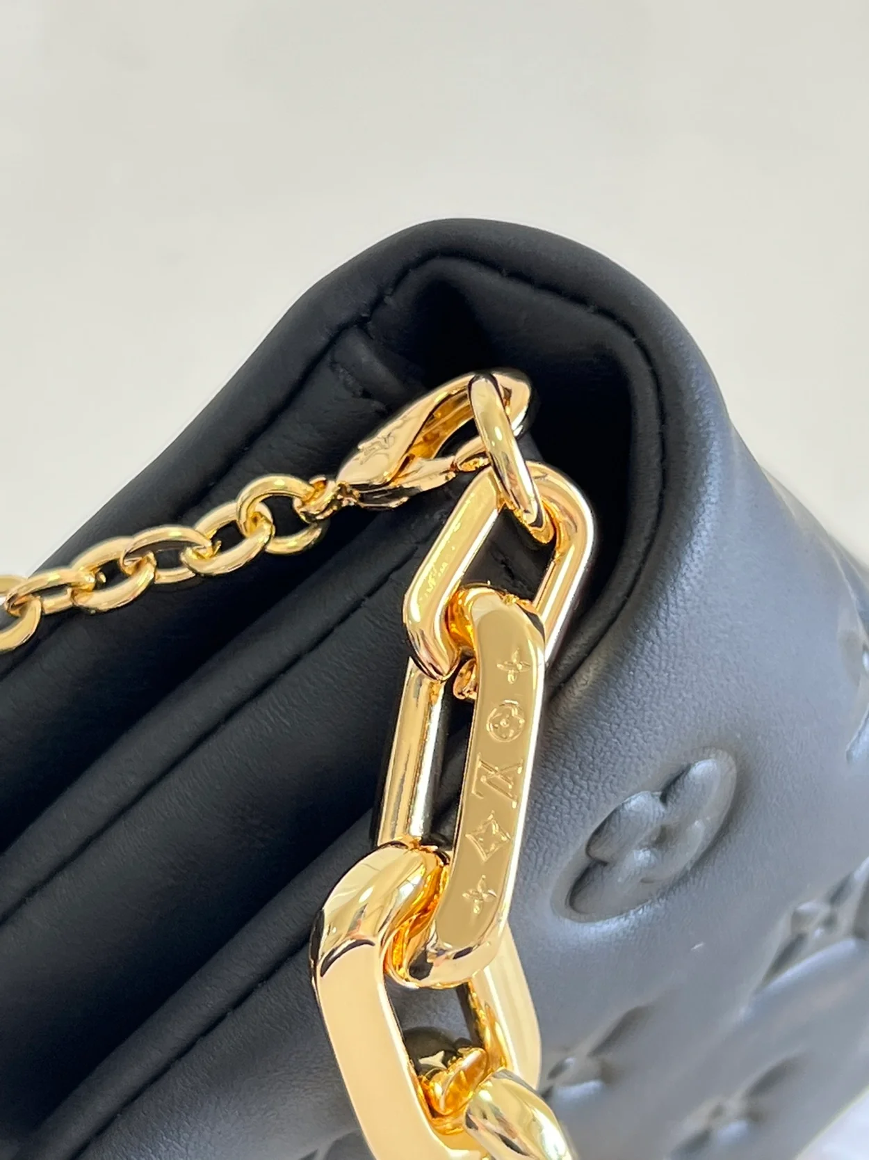 루이비통 쿠상 체인백 M81125