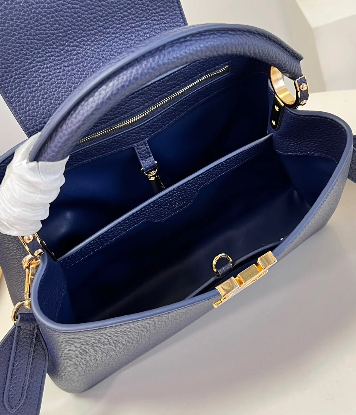 루이비통 카퓌신 MM M21150