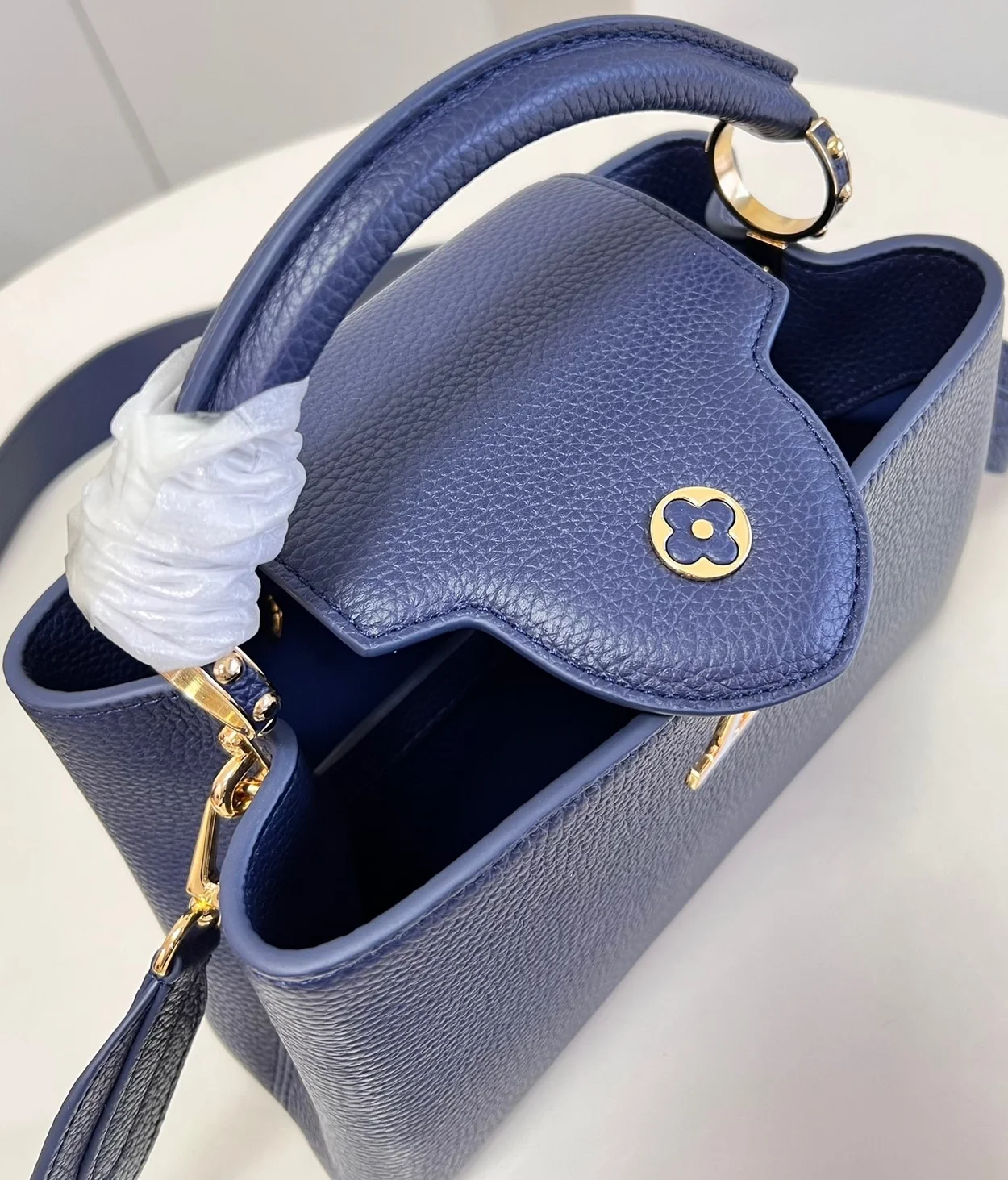 루이비통 카퓌신 BB M21150