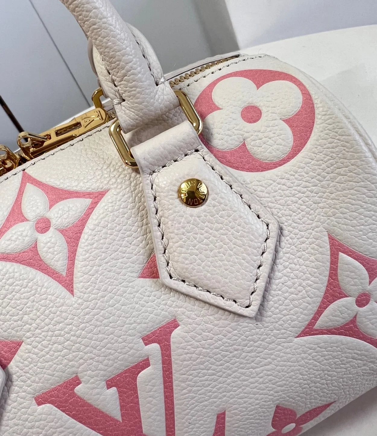 루이비통 스피디 반둘리에 20 M46397