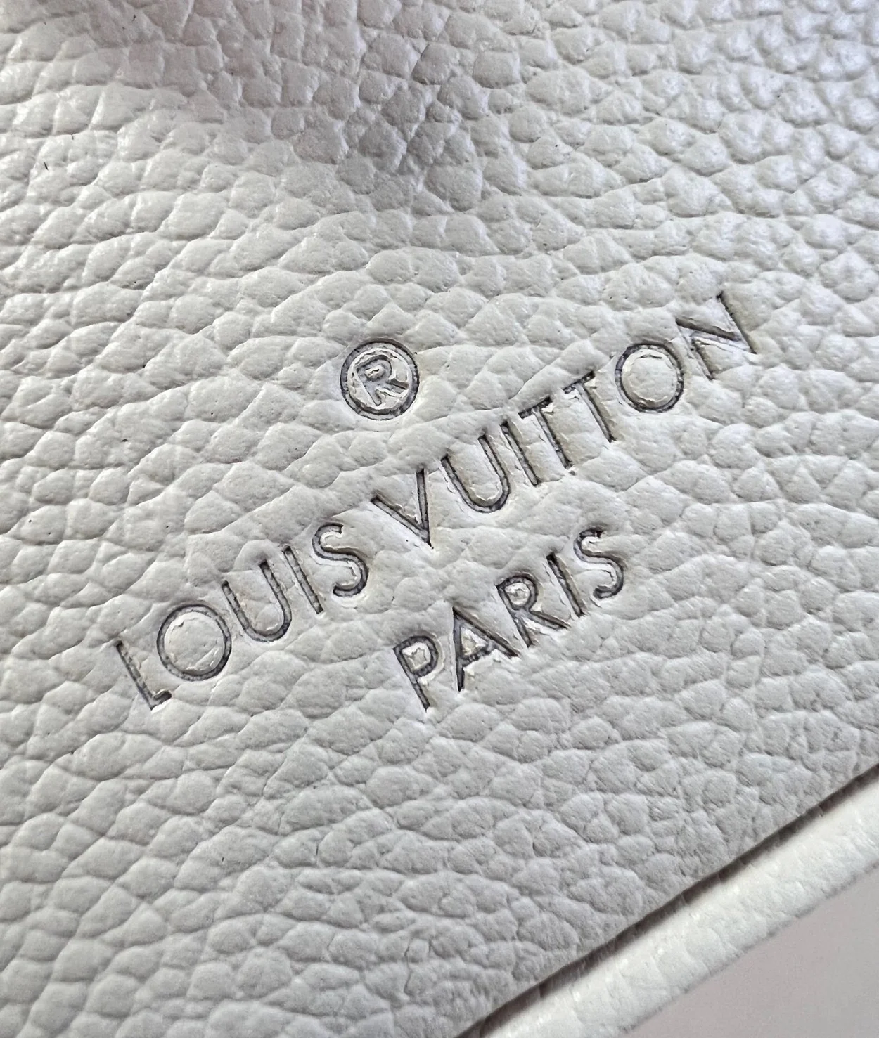 루이비통 스피디 반둘리에 20 M46397