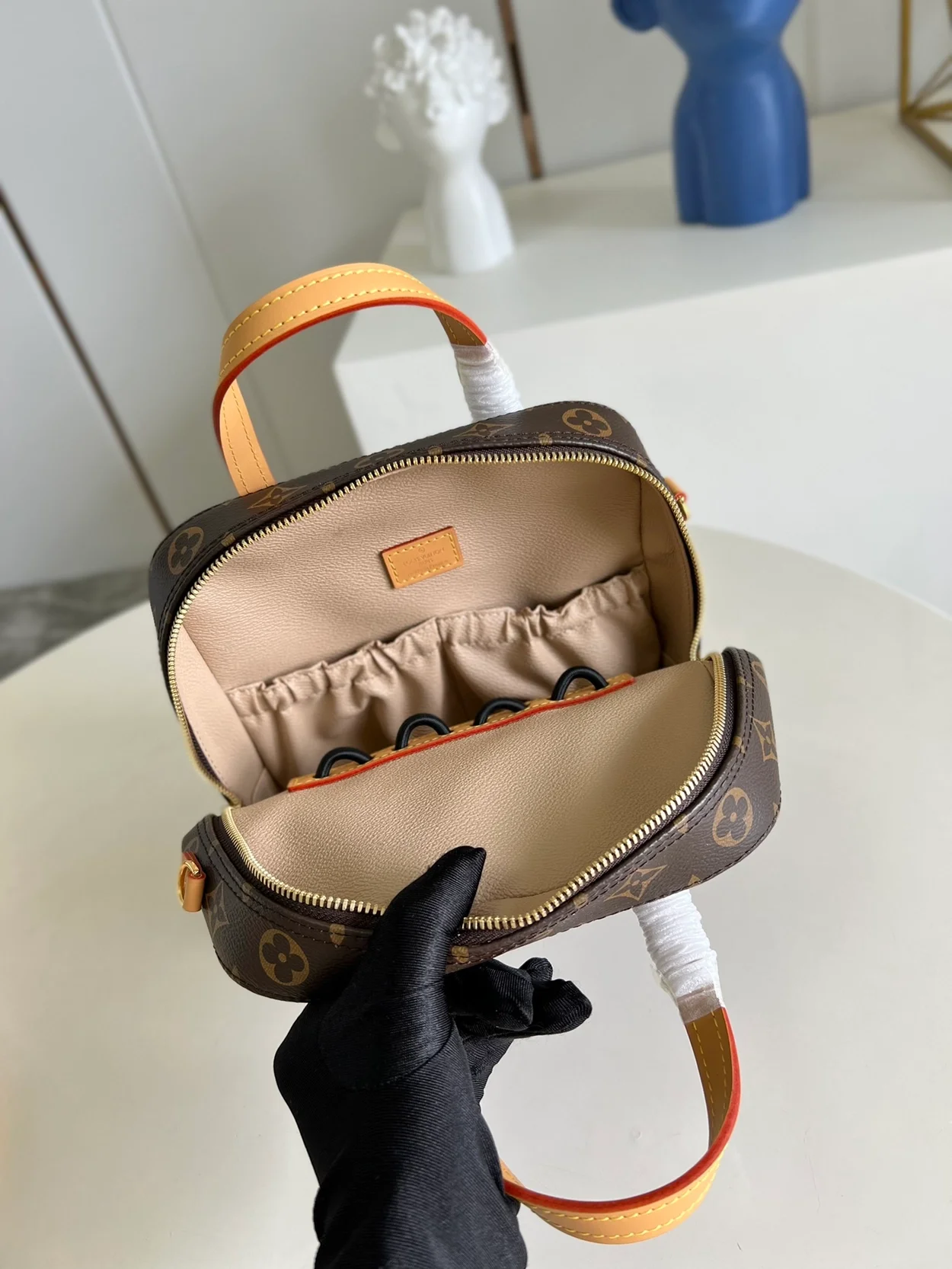 루이비통 스폰티니 캔버스 핸드백 M47500