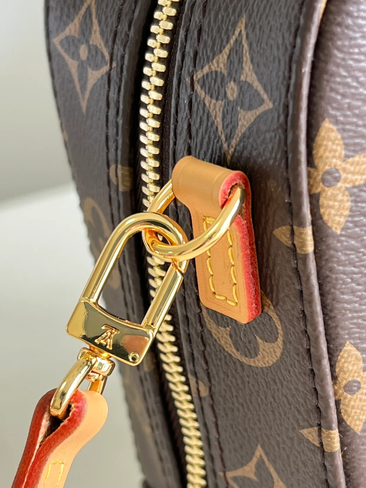 루이비통 스폰티니 캔버스 핸드백 M47500