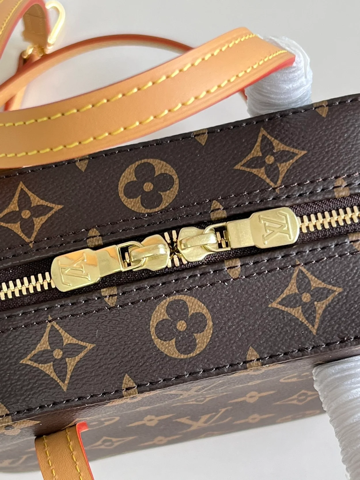 루이비통 스폰티니 캔버스 핸드백 M47500