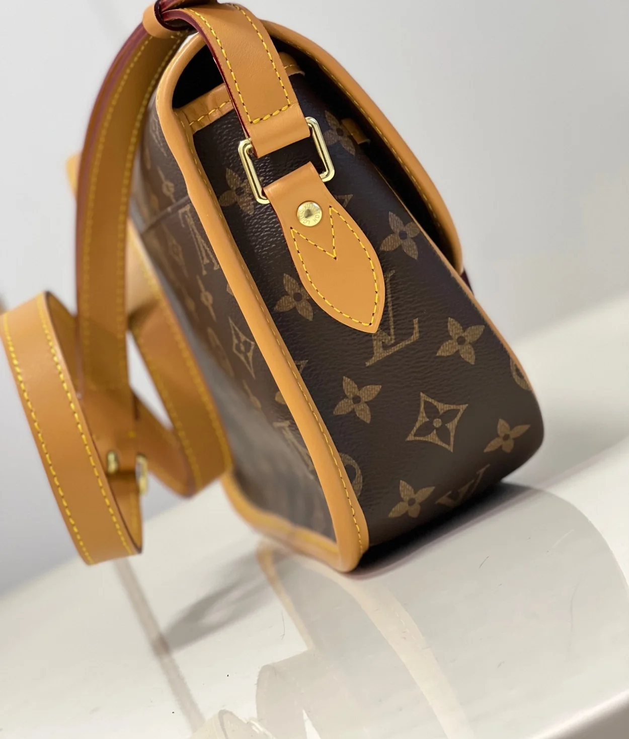 루이비통 모노그램 삭 지베시에르 MM M42247