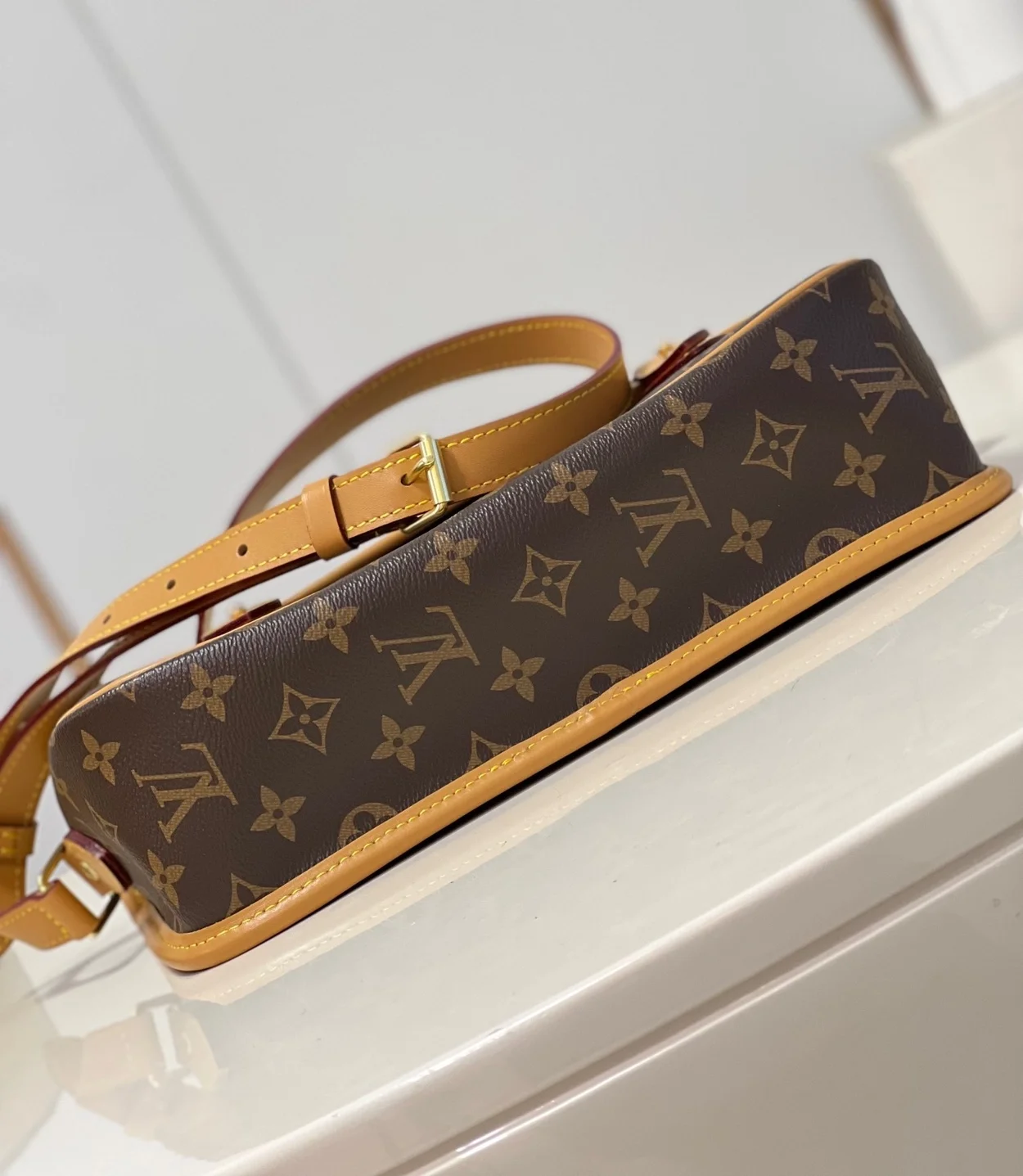 루이비통 모노그램 삭 지베시에르 MM M42247