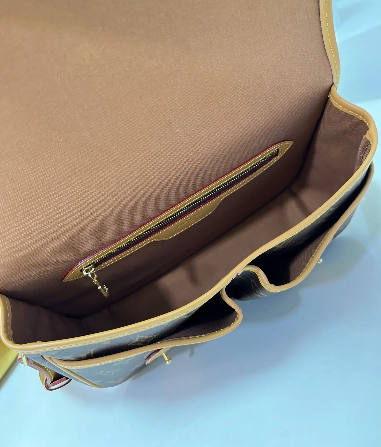 루이비통 모노그램 삭 지베시에르 MM M42247