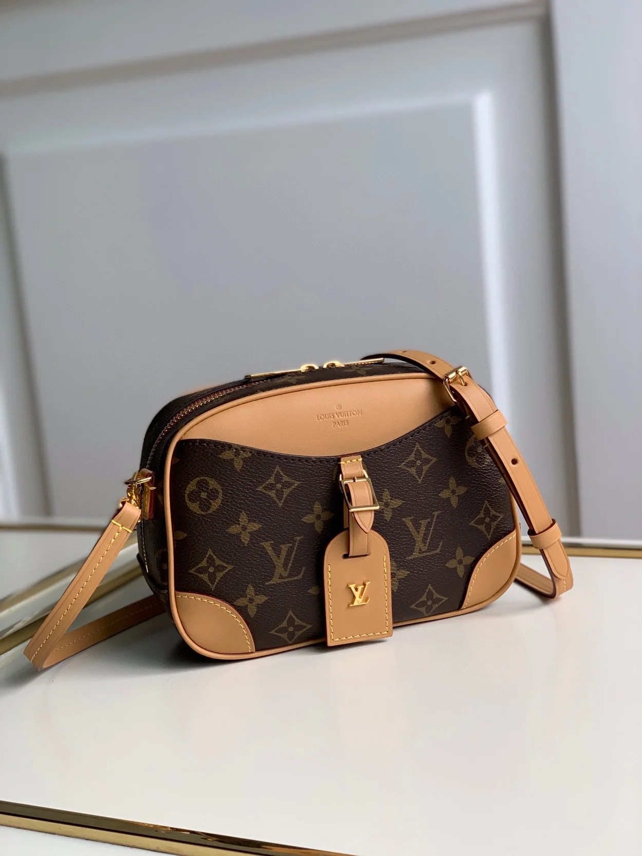 루이비통 도빌 미니 숄더백 M45528