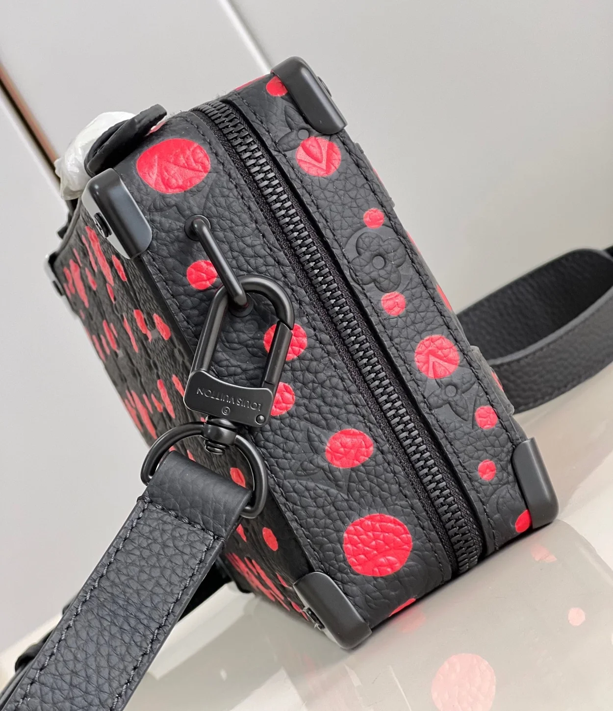 루이비통 x YK 핸들 소프트 트렁크 백 M21677