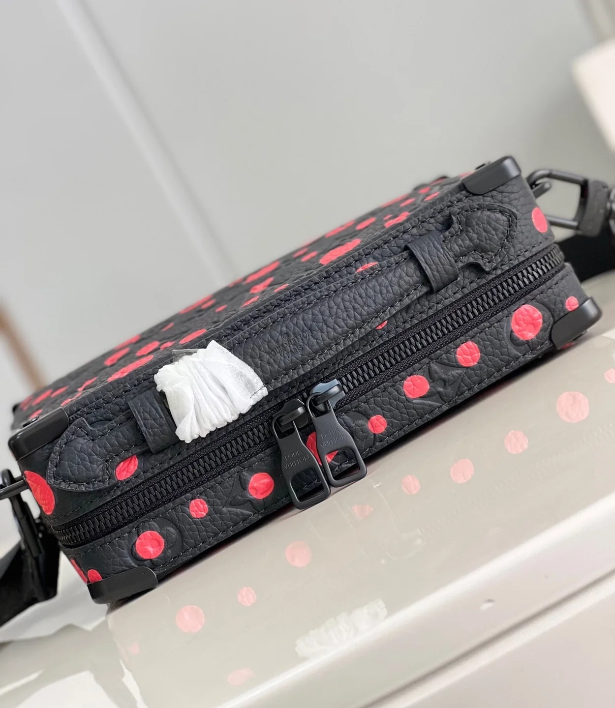 루이비통 x YK 핸들 소프트 트렁크 백 M21677