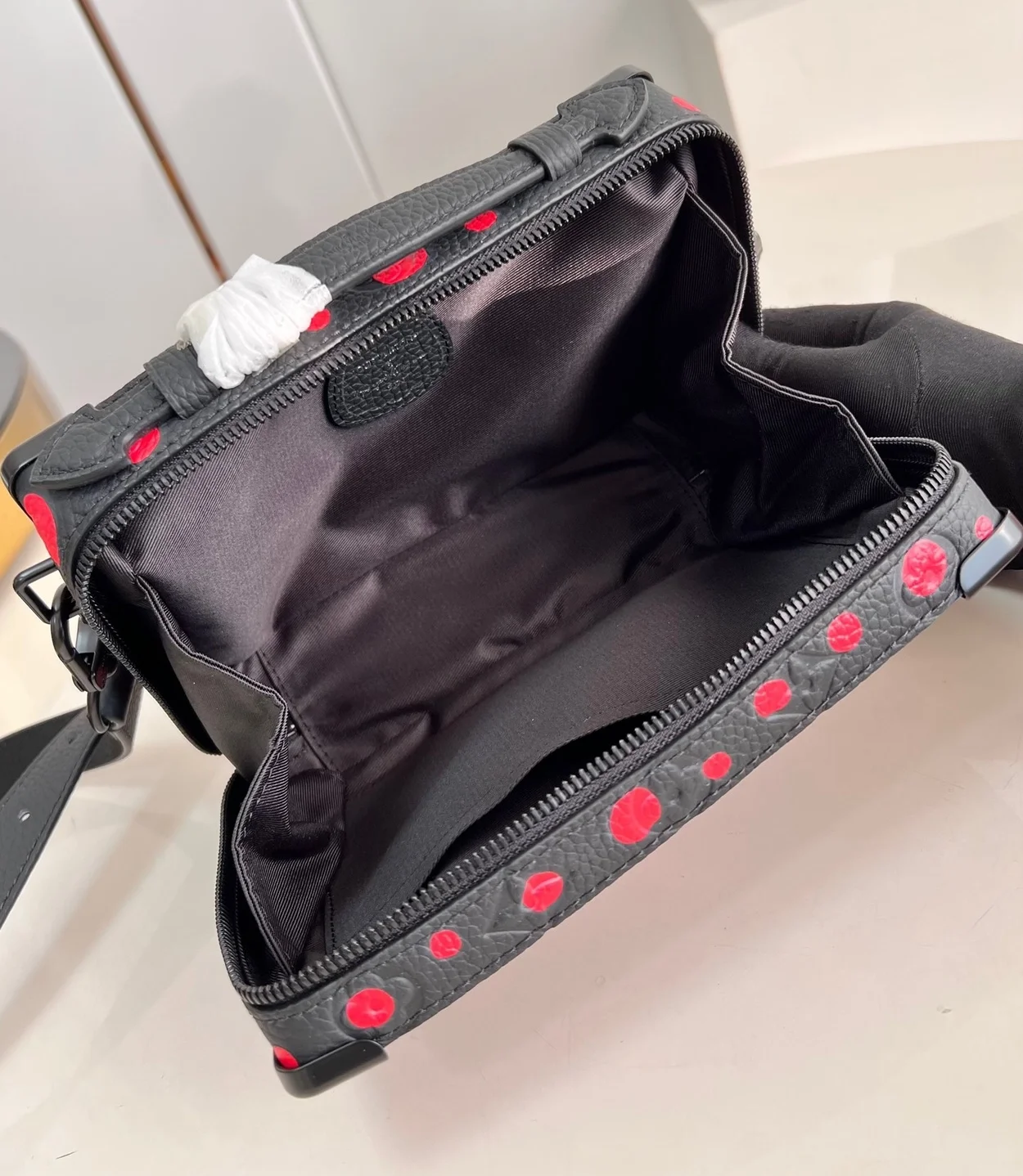 루이비통 x YK 핸들 소프트 트렁크 백 M21677