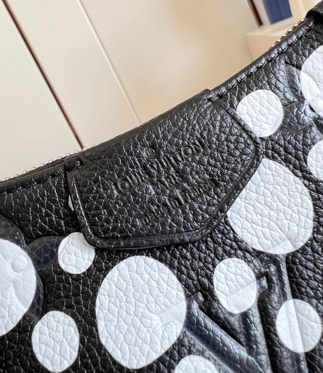 루이비통 x YK 이지 파우치 온 스트랩 M81908