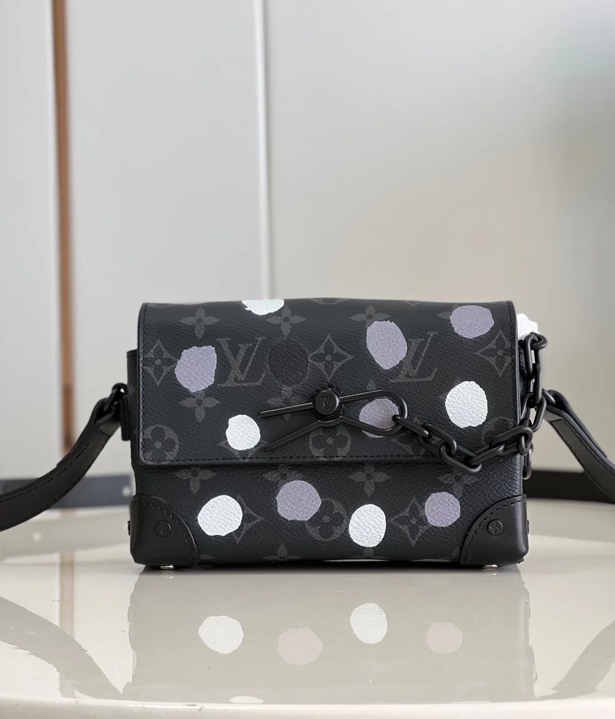 루이비통 x YK 스티머 웨어러블 월릿 M81935