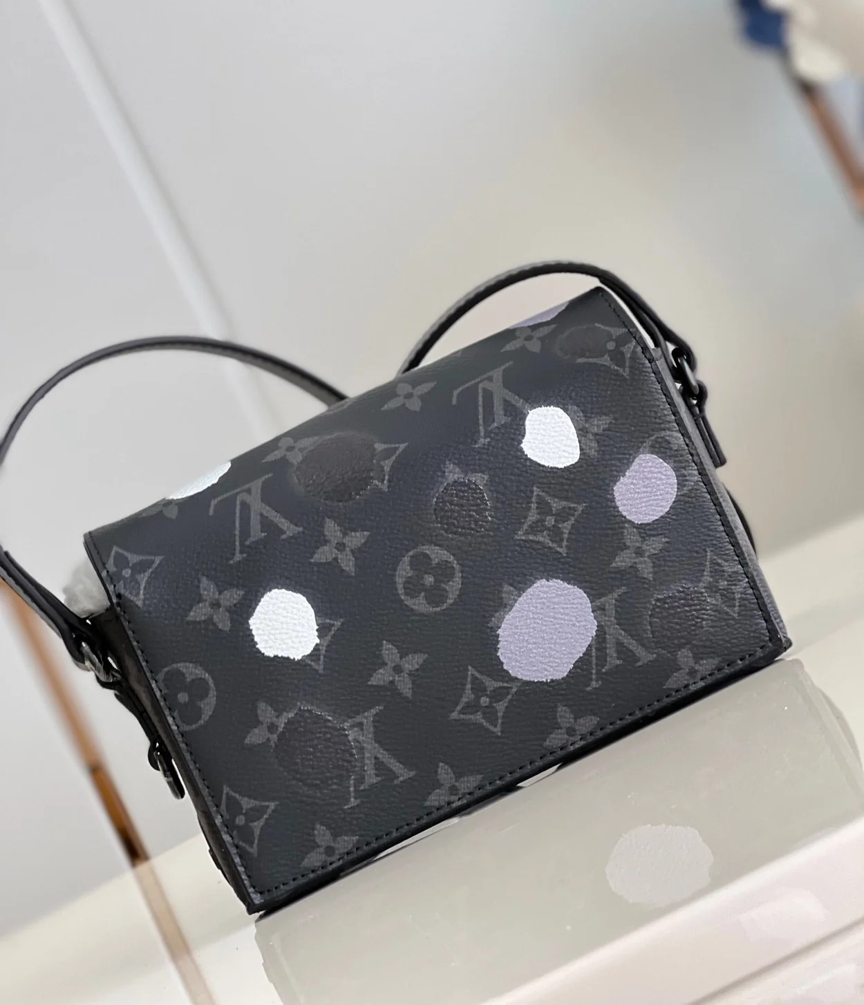 루이비통 x YK 스티머 웨어러블 월릿 M81935