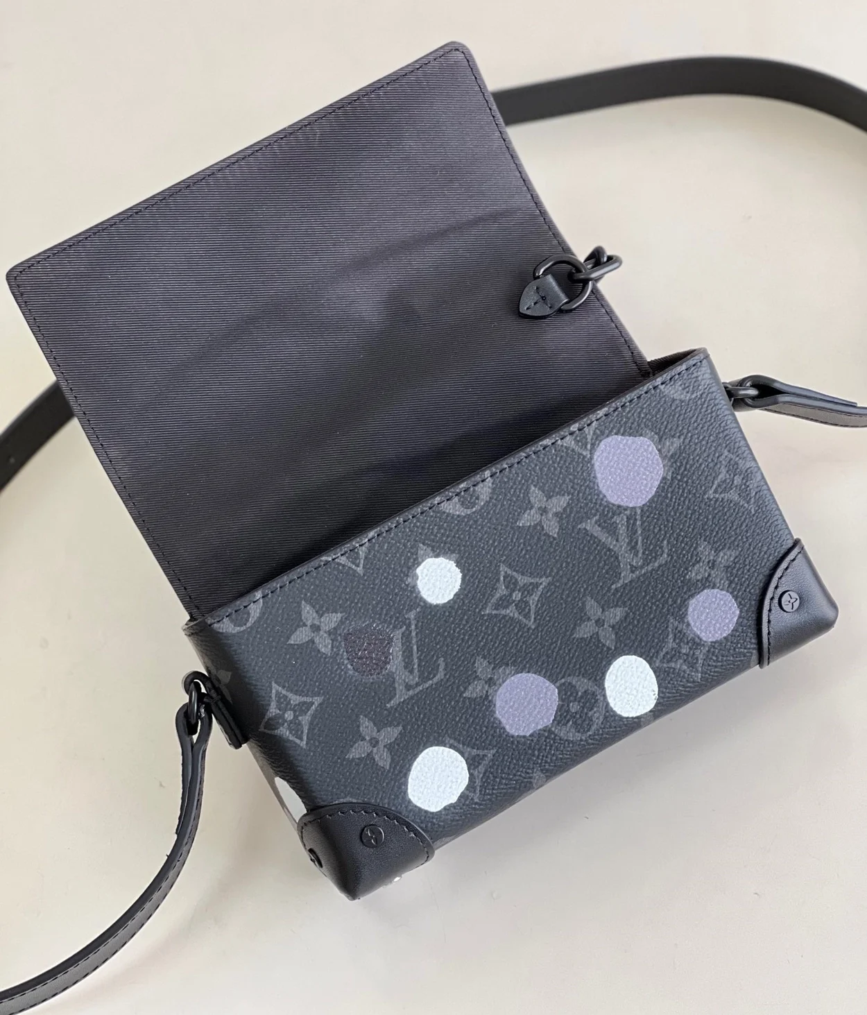 루이비통 x YK 스티머 웨어러블 월릿 M81935