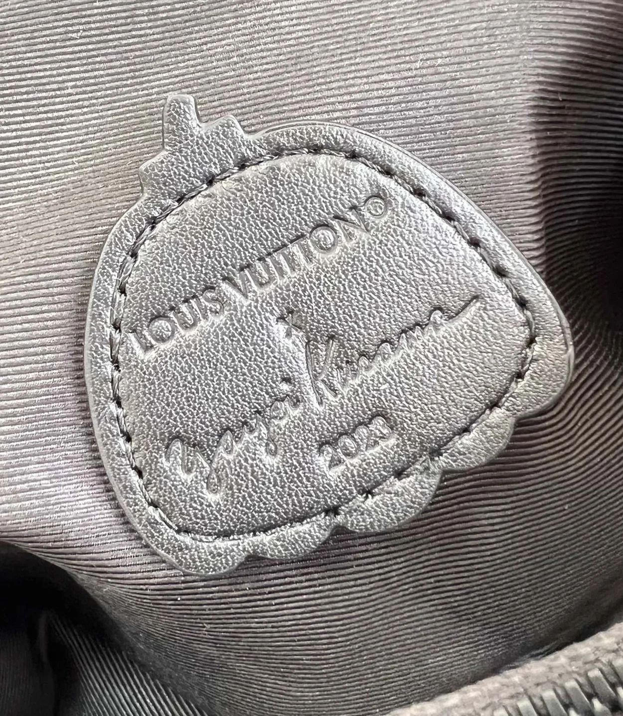 루이비통 x YK 스티머 웨어러블 월릿 M81935