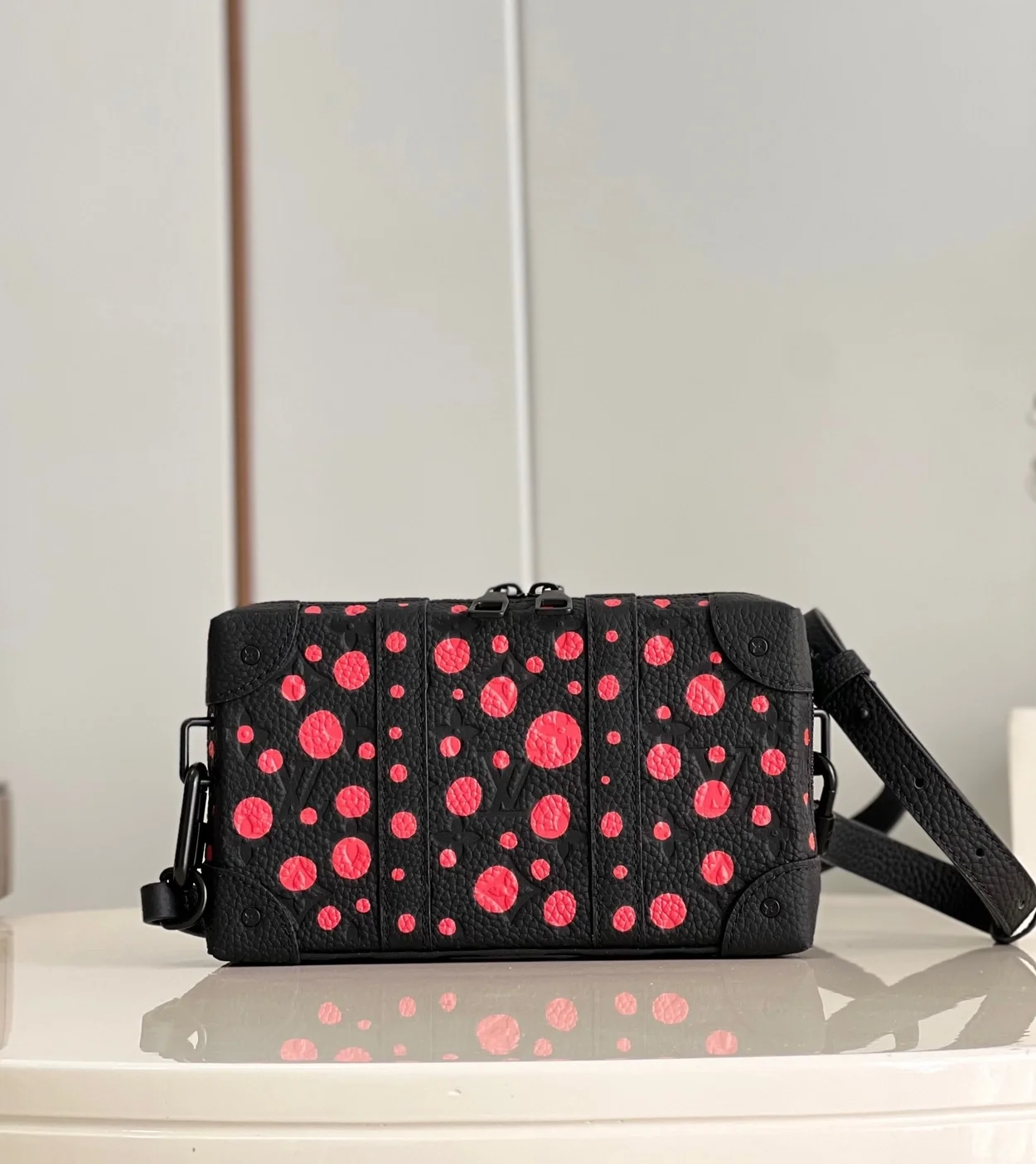 루이비통 x YK 소프트 트렁크 웨어러블 월릿 M81905