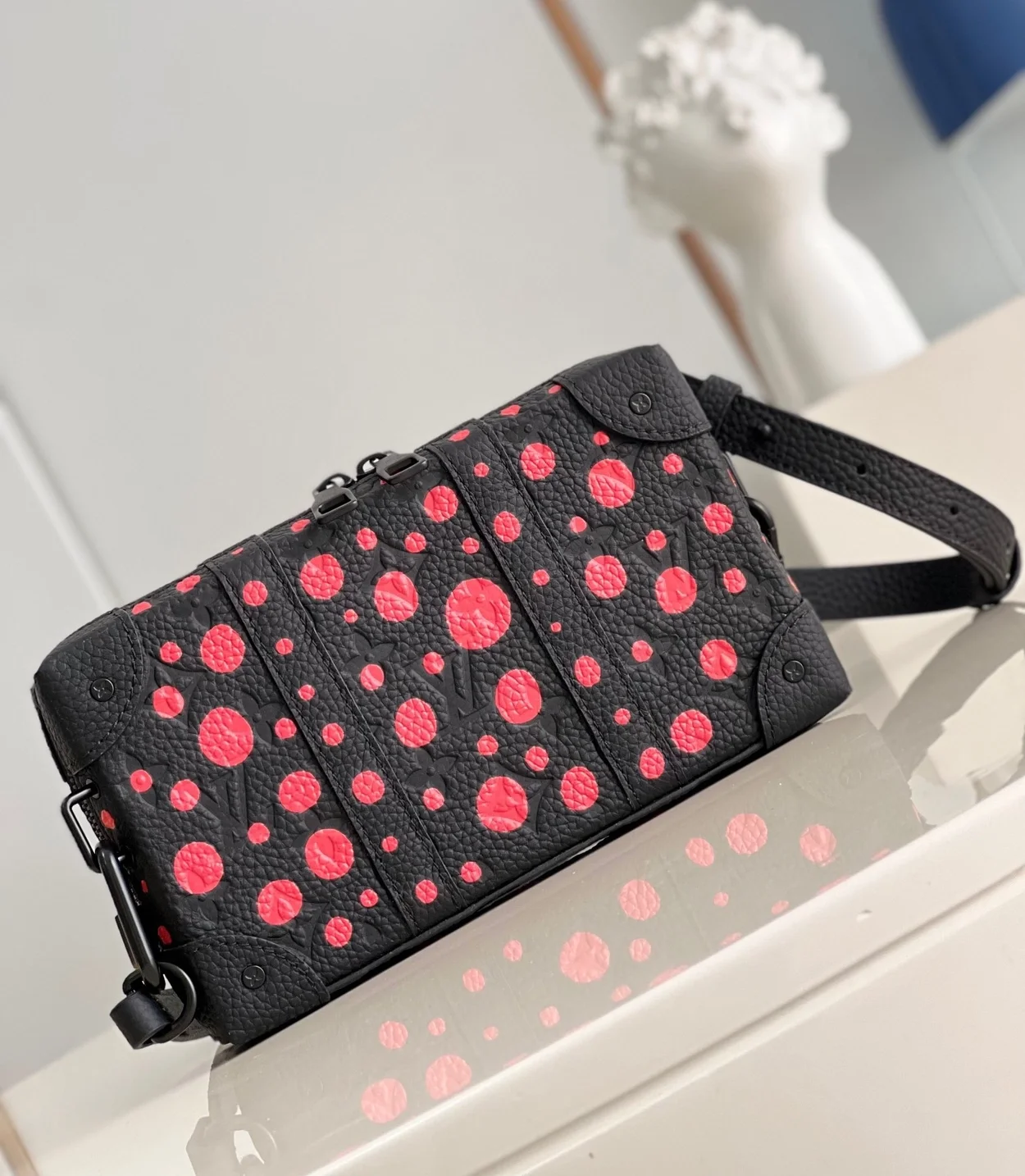 루이비통 x YK 소프트 트렁크 웨어러블 월릿 M81905